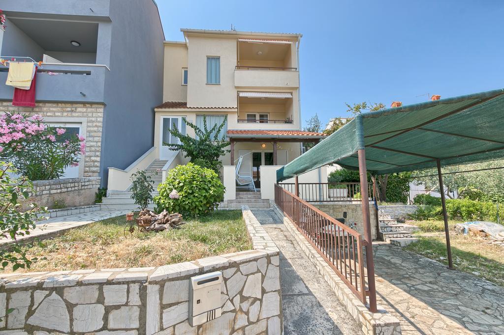 Apartments Veruda Porat Pula Exterior foto